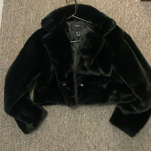 Forever 21 Jackets & Blazers - Soft furry crop coat size medium NWOT